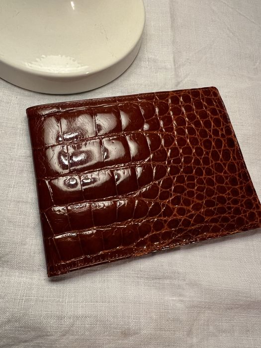 Carteira em pele de crocodilo