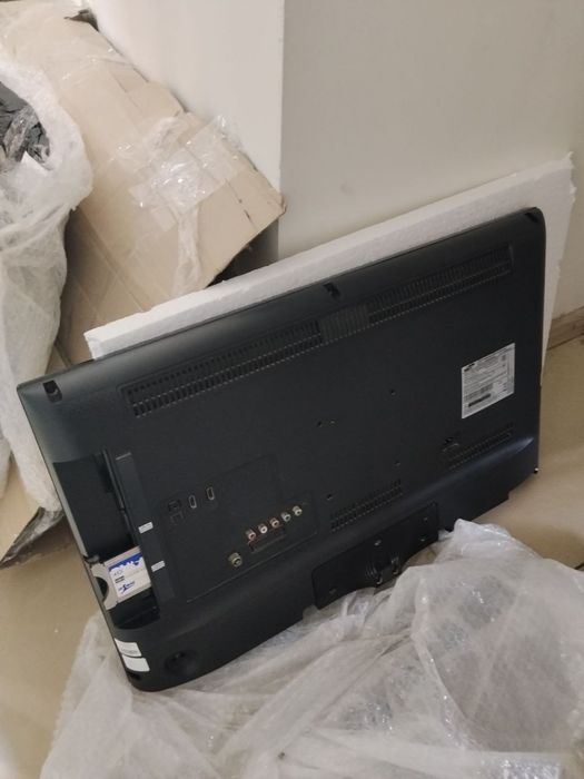 Телевізор Samsung UE28H4000AK