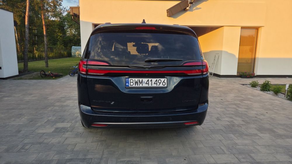 Chrysler pacifica limited S 2023 odkurzacz panorama jak nowy