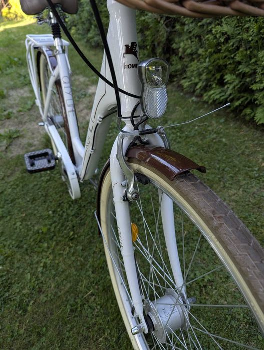 Rower miejski Romet Moderne 7 damski z koszem biały