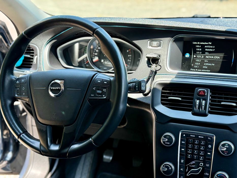 Volvo V40 D2 2.0 130.000KM | Desde 170€/mês