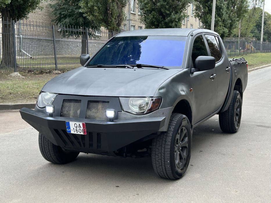 Mitsubishi L200 2.5 DI-D 2006 год, левый руль