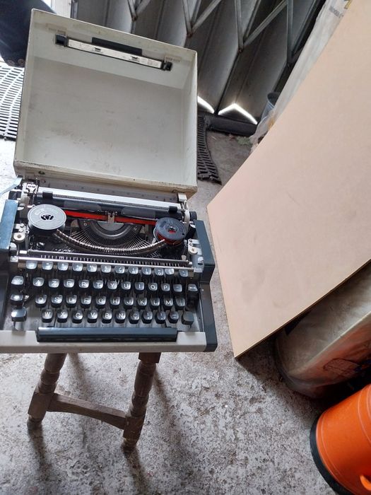 Maquina de escrever (esta e outras mais)