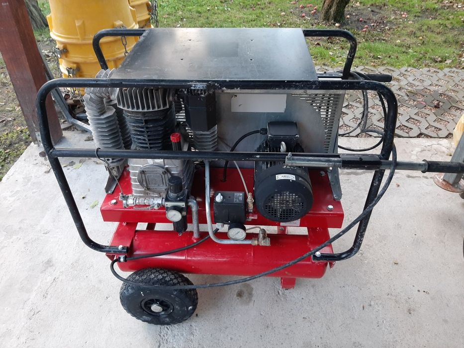 Kompresor dwutłokowy RENO wydajność 700 L./min trójfazowy silnik 4kW