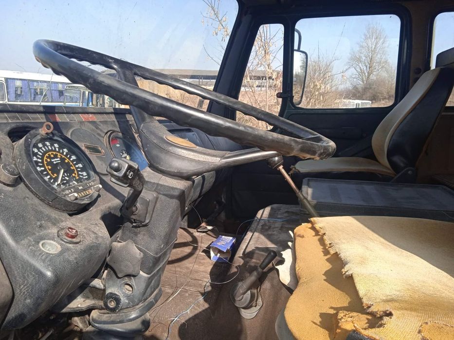 Вантажівка мерседес 1213