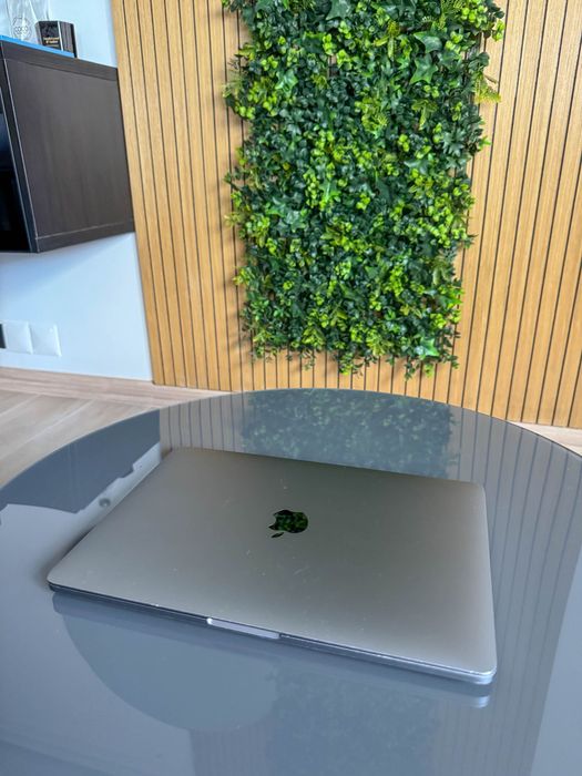 MacBook Pro M2 (2022) – Impecável | 512GB SSD | Como Novo