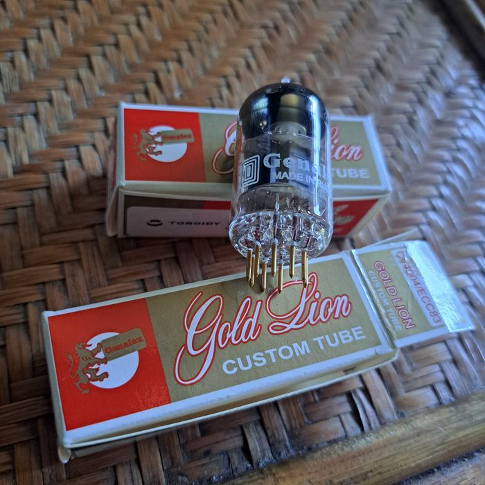 Triody ECC 83 cztery lampy do przedwzmacniacza