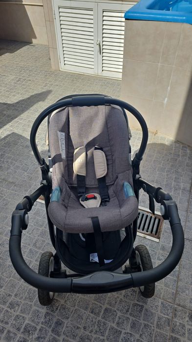 Carrinho de bebé 3 em 1 (carro, alcofa e cadeira auto)