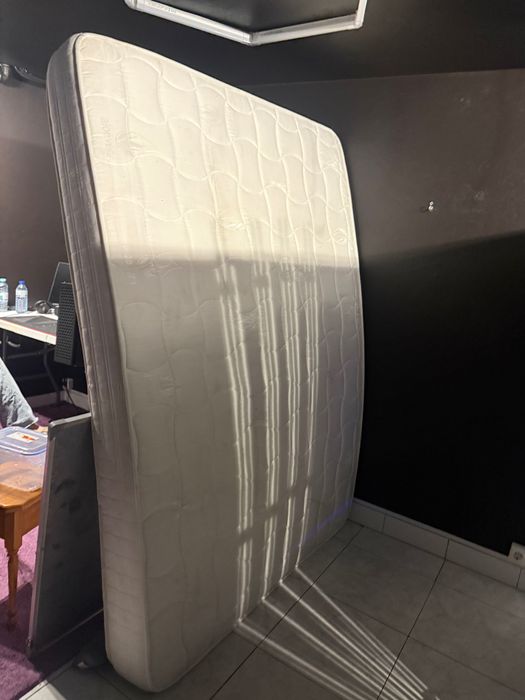 Colchão de cama Aloé Vera em bom estado