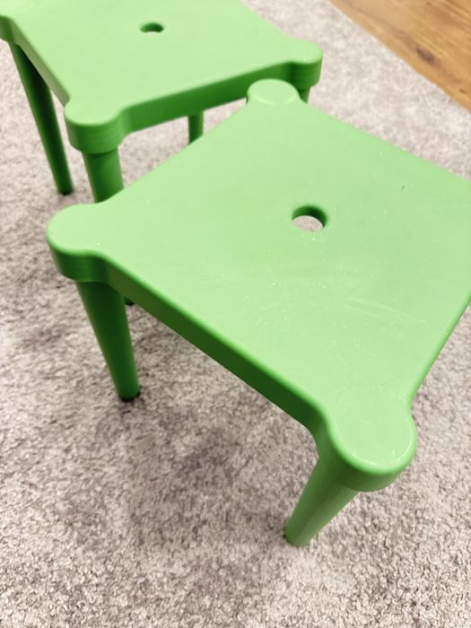 Mesa e cadeiras para criancas