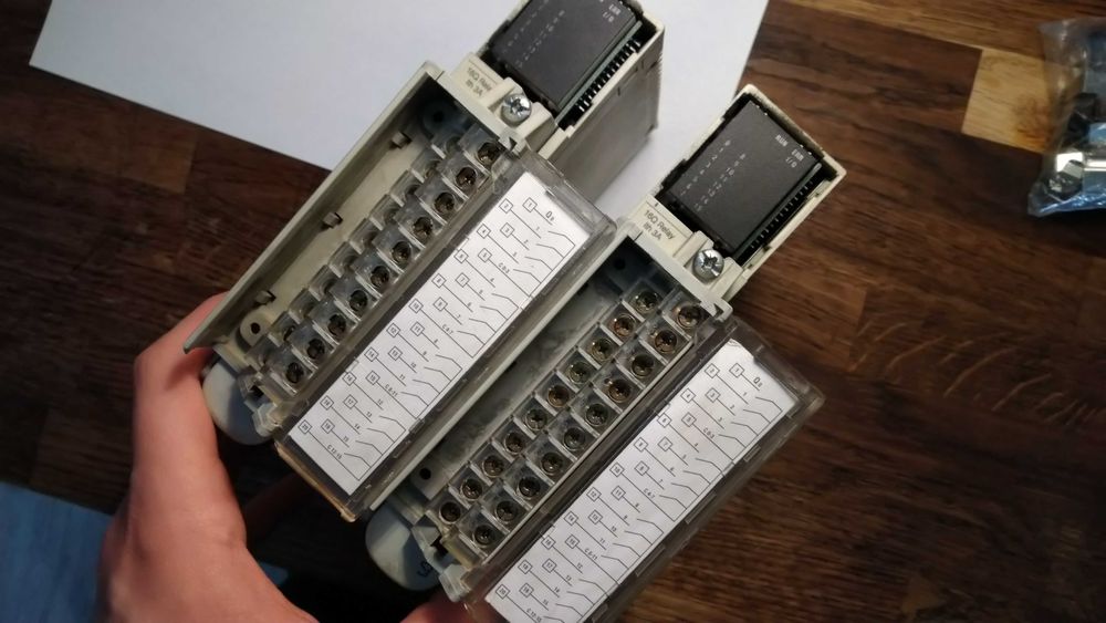 Schneider Telemecanique TSX DSY 16 R5 PLC Modicom