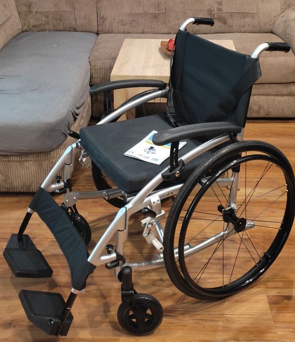 Wózek Inwalidzki VITEA CARE Active Sport Light . Szerokość Siedziska -44 cm.
Alum