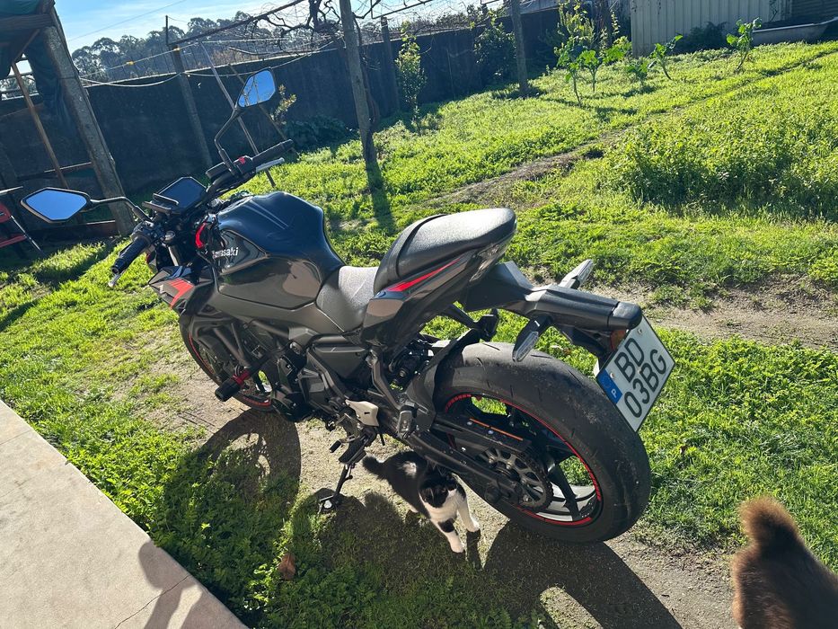 Kawasaki Z650 pouco usada