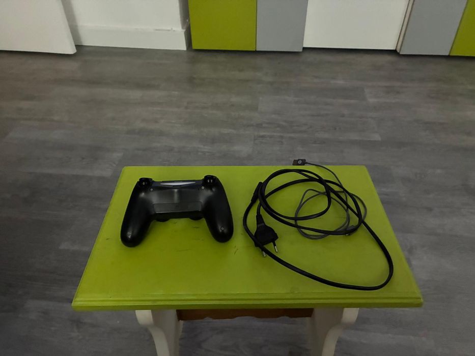 PlayStation 4 pouco uso