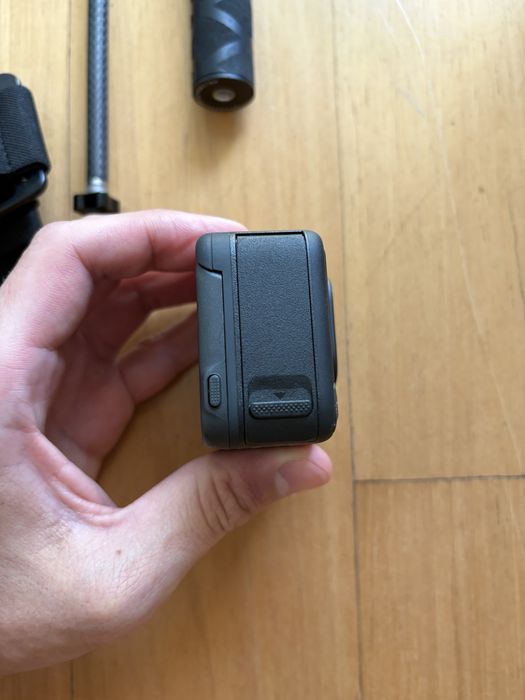 Insta360 Ace Pro NOVA (nunca usada) + Kit completo para moto