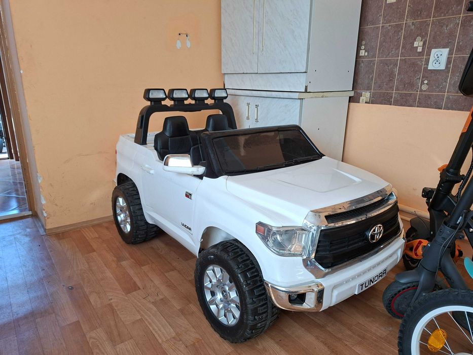 Toyota tundra dla dzieci 24V 2x 200W