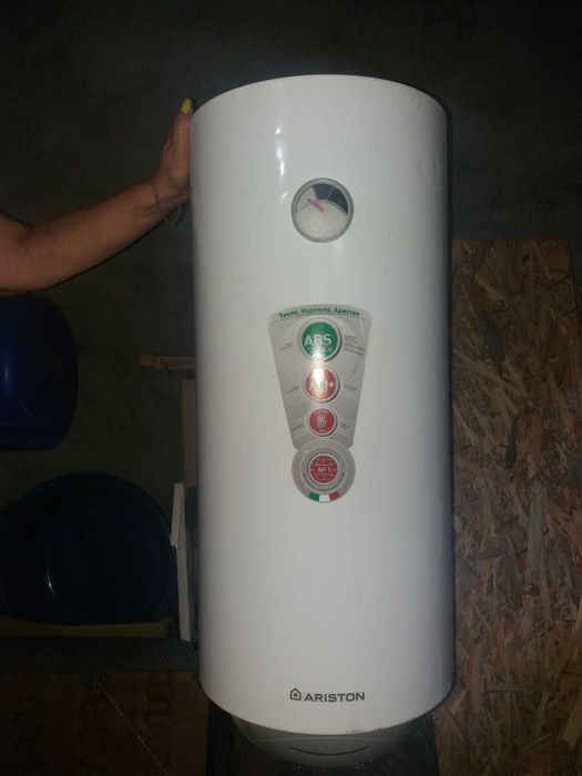 Продам бу бойлер Ariston 50 л в хорошем состоянии