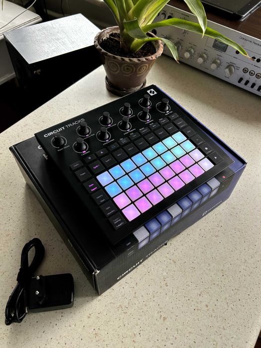 Novation Circuit Tracks・32GBカード付き Novation Circuit Tracks