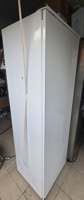 Frigorífico de 1 Porta Encastrável Smeg Universal S8L1743E Ventilado