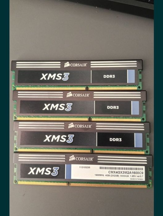 Pamięć RAM marki Corsair 8gb