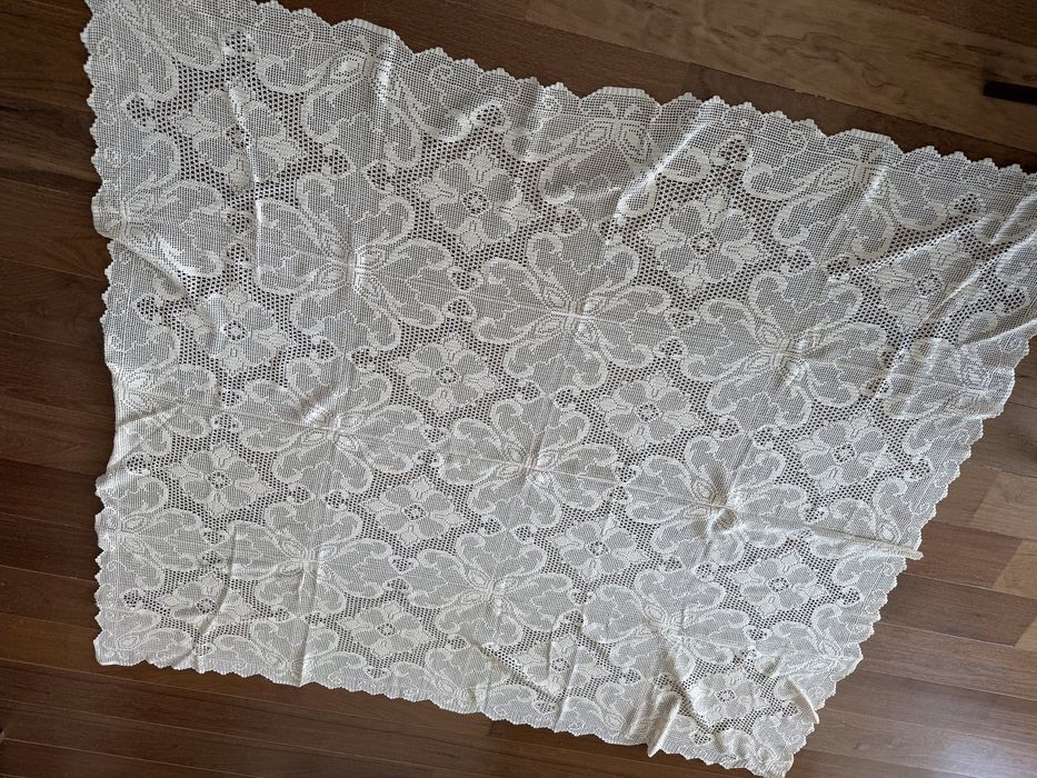 Colcha de renda feita à mão