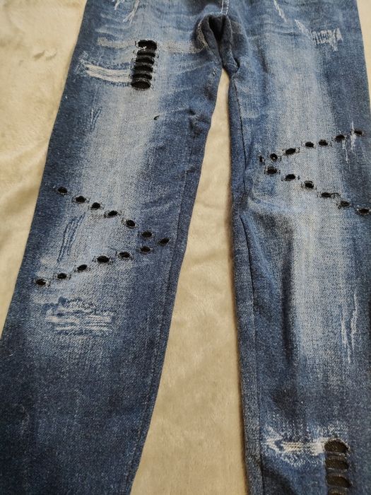 Legginsy damskie z dziurami