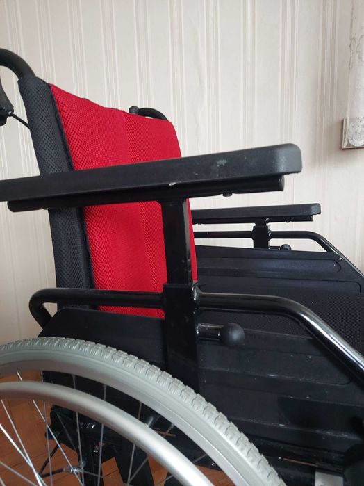 Wózek inwalidzki Vitea Care Cameleon skladany , dla seniora