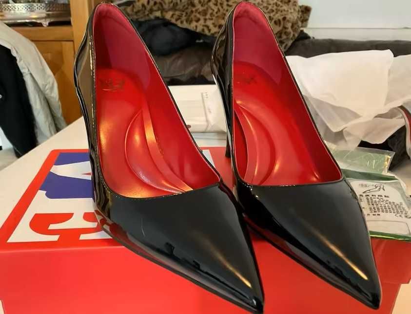 Lakierowane szpilki w kolorze czarnym i srebrnym 10 cm obcasem