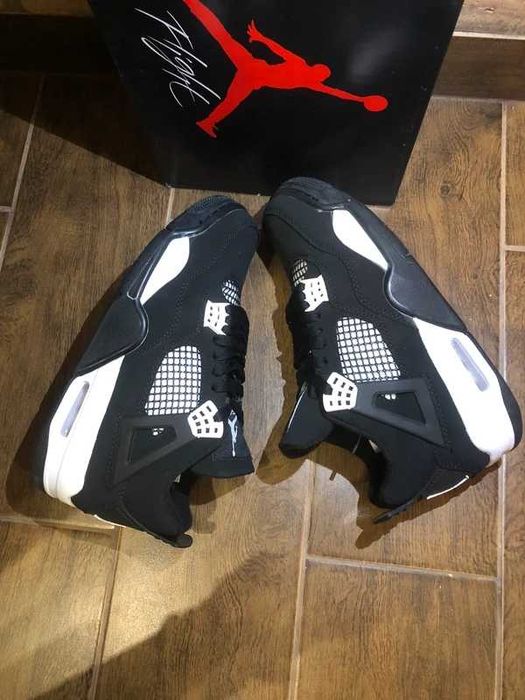 Jordan 4 Retro White Thunder R.46