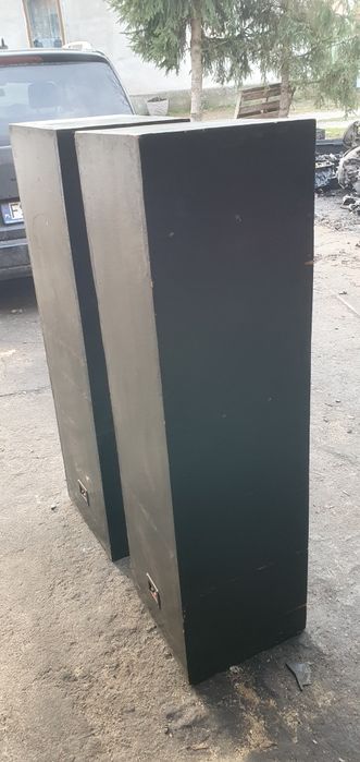 Duże kolumny głośnikowe podłogowe stereo