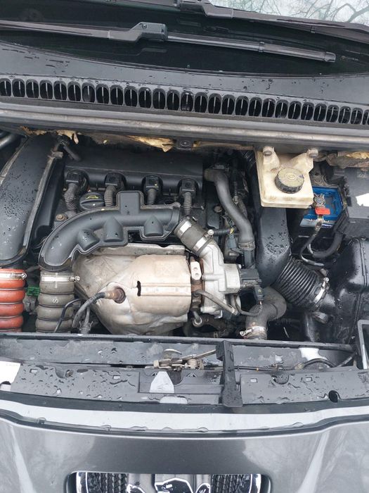 Продам Пежо 5008