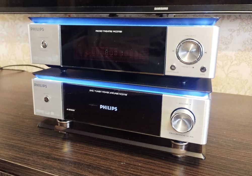 Philips MCD 708 в гарному стані. Дефект.