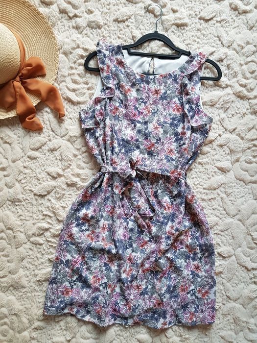 Terranova letnia mini sukienka M w kwiaty z falbankami na ramiączkach z paskiem na wakacje