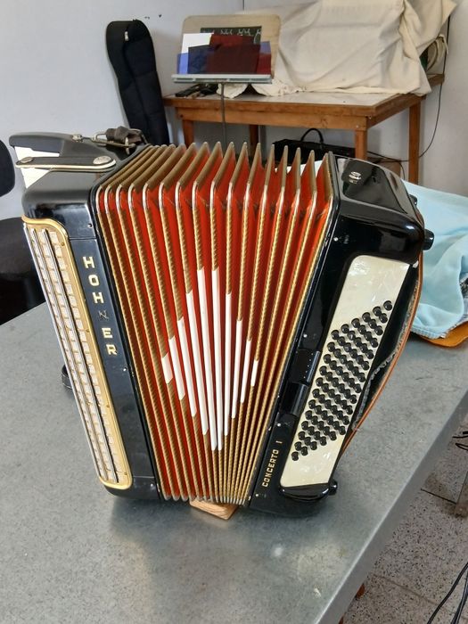 Hohner Concerto ll 72 baixos