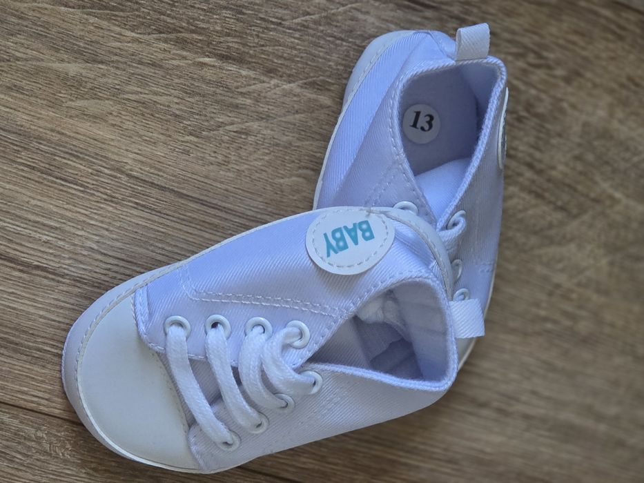 Buciki niechodki rozmiar 11cm lub 13cm