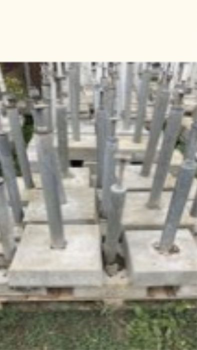 Stol aluminiowy ekspozycyjny. Podstawy pod stol.