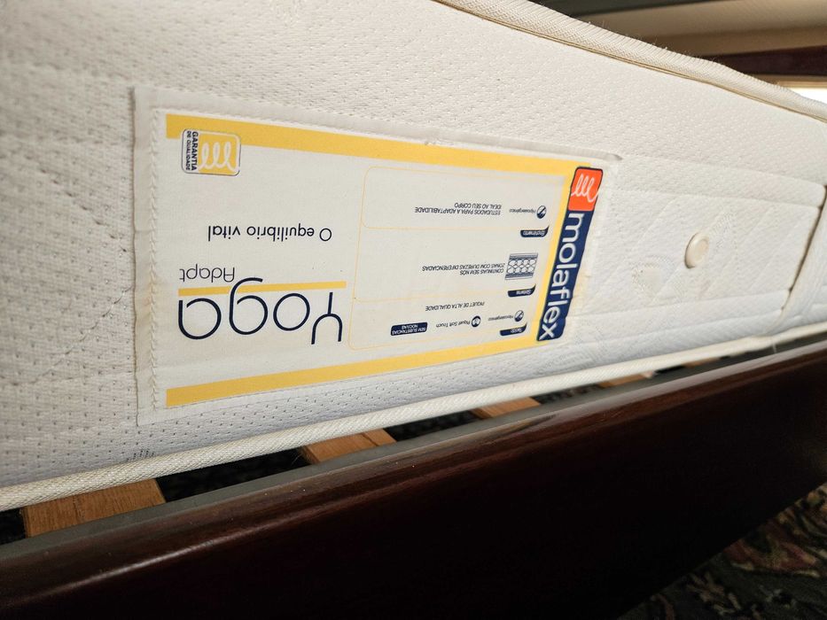 Cama vintage com estrado e colchão Molaflex - Muito bom estado geral