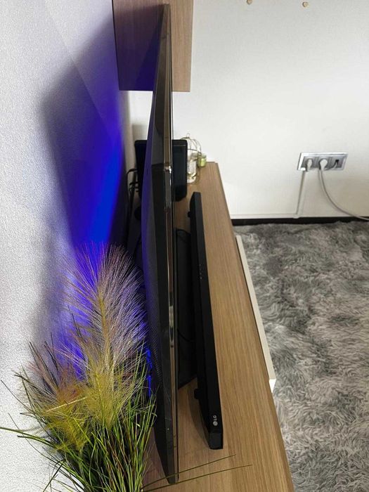 LG 49" 4K Smart TV c/soundbar LG