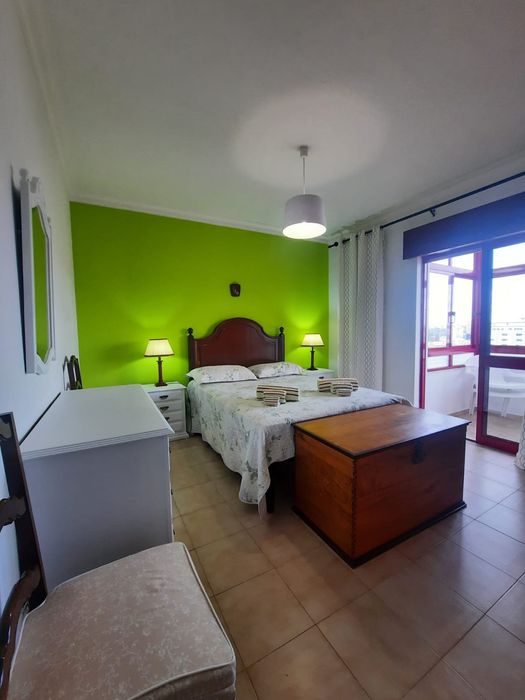 Férias Algarve - T2 com garagem na Praia da Rocha.