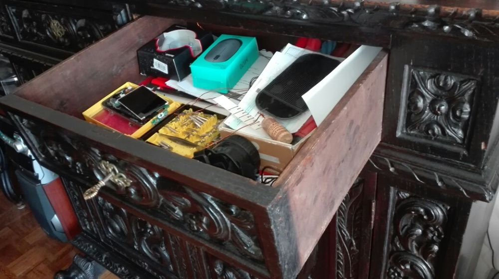 Armário antigo em bom estado