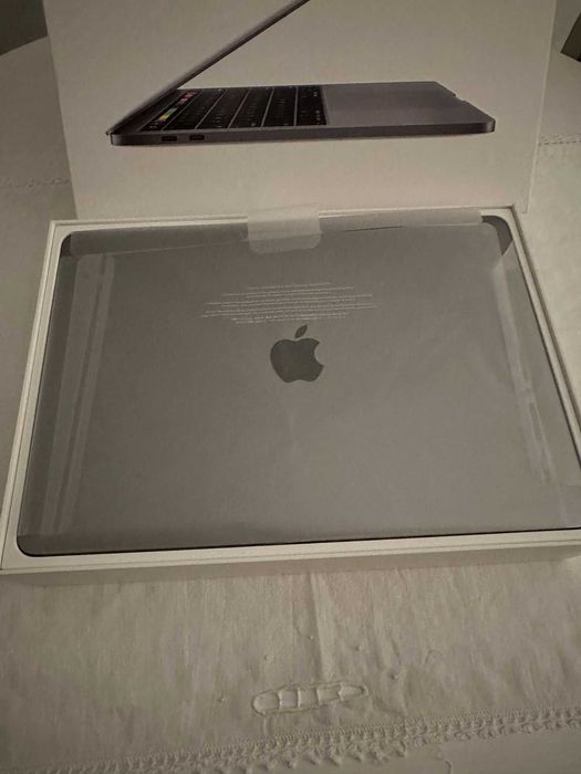 MacBook Pro 13 - Touch bar -  Como NOVO - COM CAIXA