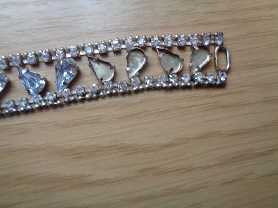 ozdobne paski do sukienki i spinki