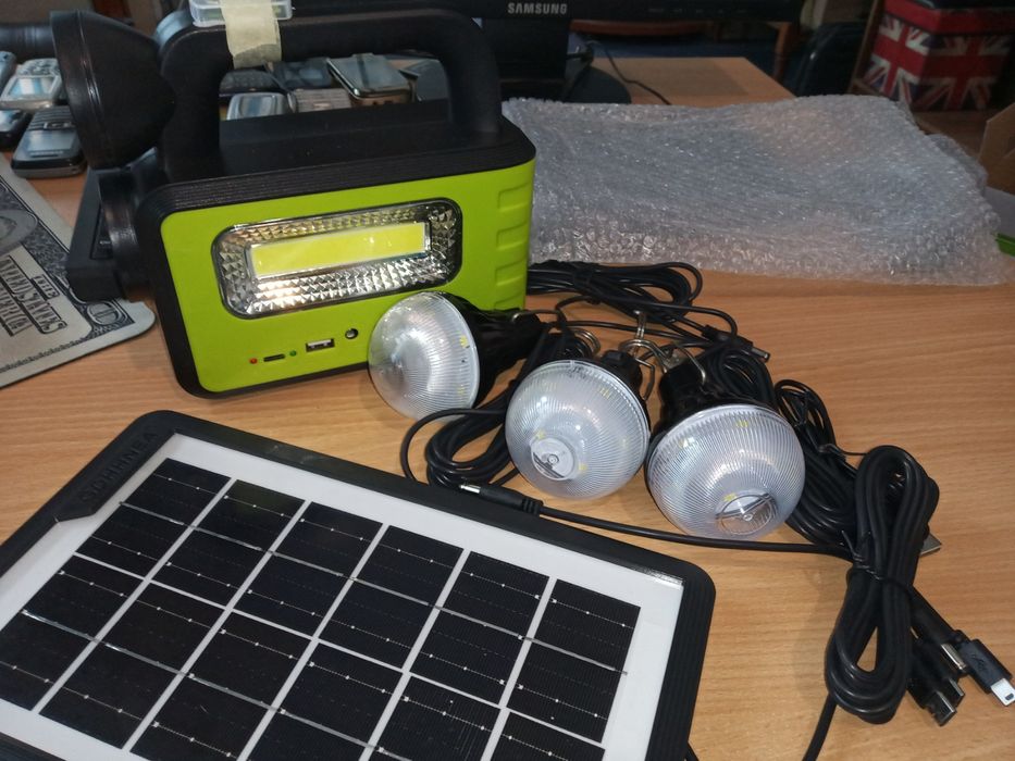 Багатофункціональний ліхтар повербанк на сонячній панелі з 3 лампочкам