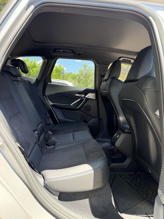 Venda BMW iX1 edrive 20 - Versão Pack Desportivo M (interior e exterior) maio2025 _ OFERTA Wallbox nova