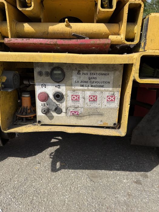 Podest nożycowy elektryczny