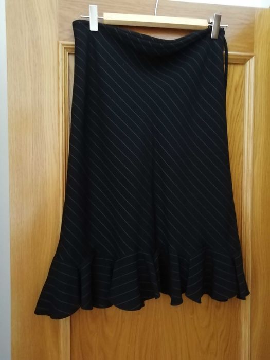 Fato de saia casaco preto com riscas brancas