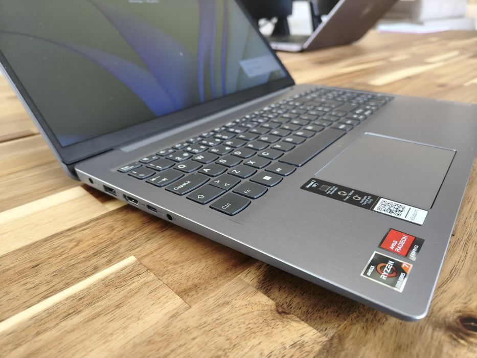 Lenovo IdeaPad Ryzen 7 5700u/16gb/256gb/ 15,6"