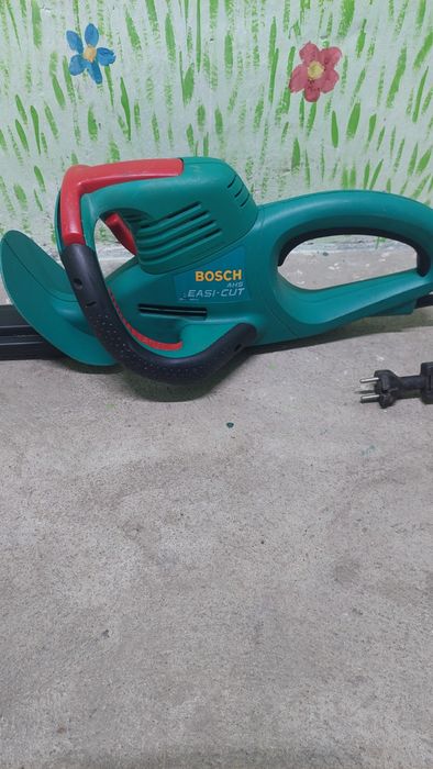 Bosch  Бош кущоріз кусторез для живого плоту кущів троянд саду