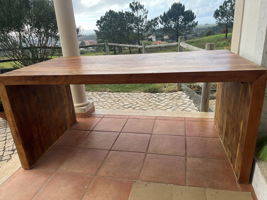 Mesa de madeira maciça