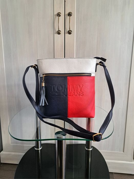 Torebka Tommy Jeans skórzana